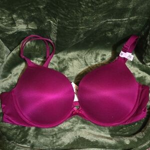 Victoria's Secret Smooth Plunge Bra in Deep Fuchsia